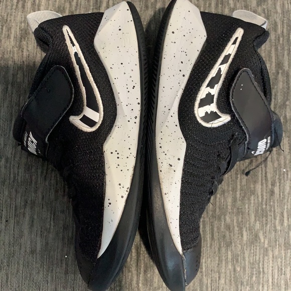 ⚪️⚫️TEAM HUSTLE NIKE⚫️⚪️ - Picture 3 of 7